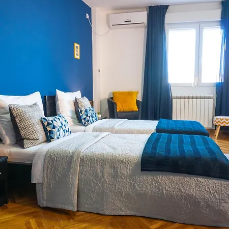 Apartment Wake Up For 4 *